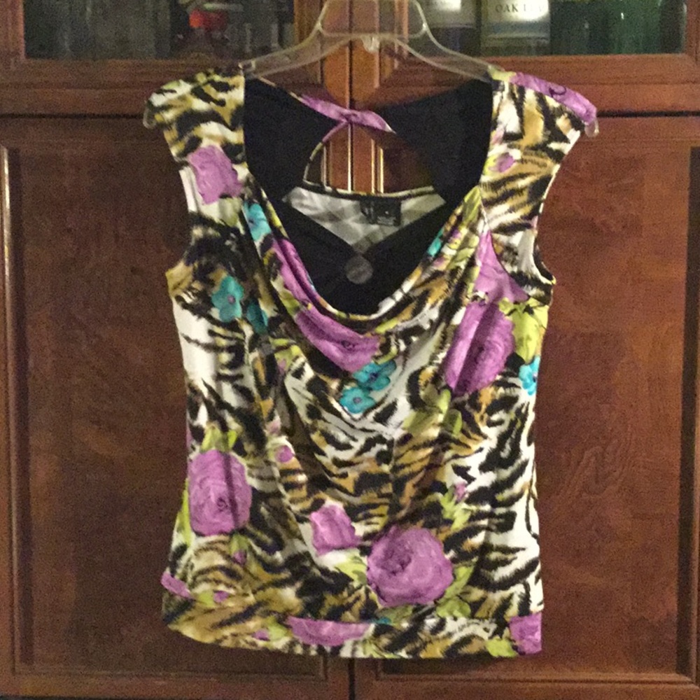New Directions Animal print sleeveless shirt
